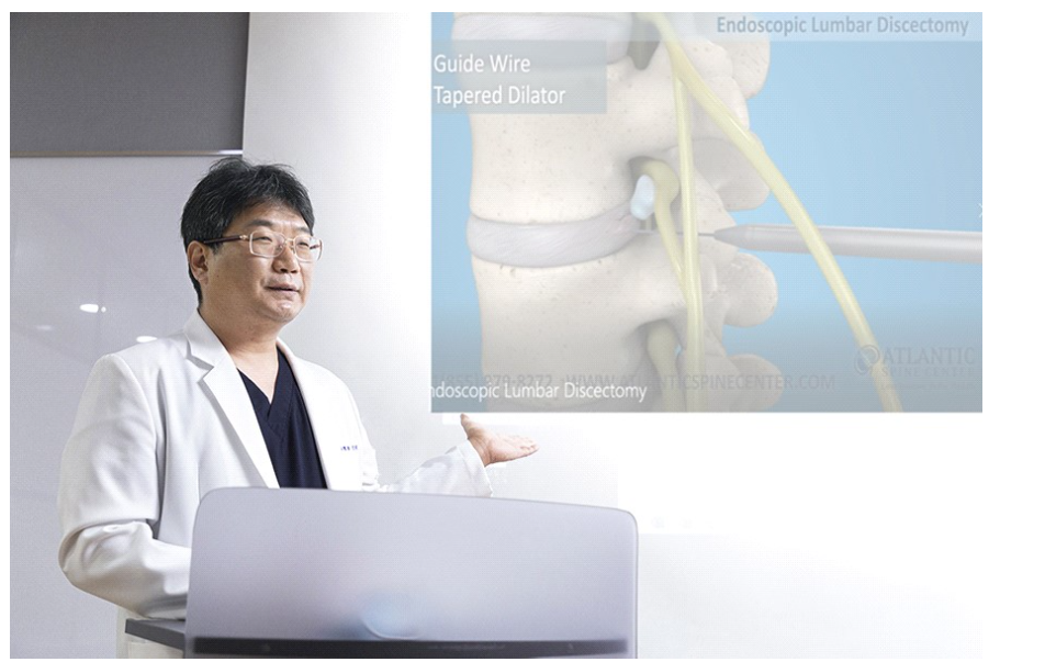 척추 질환 총정리, 허리디스크부터 척추내시경까지 종합 가이드 2 신재흥병원장 설명사진